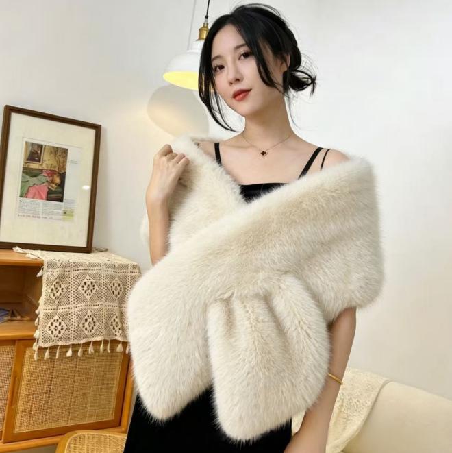 Women's Versatile Plush Cape Lightweight Luxury Cloak