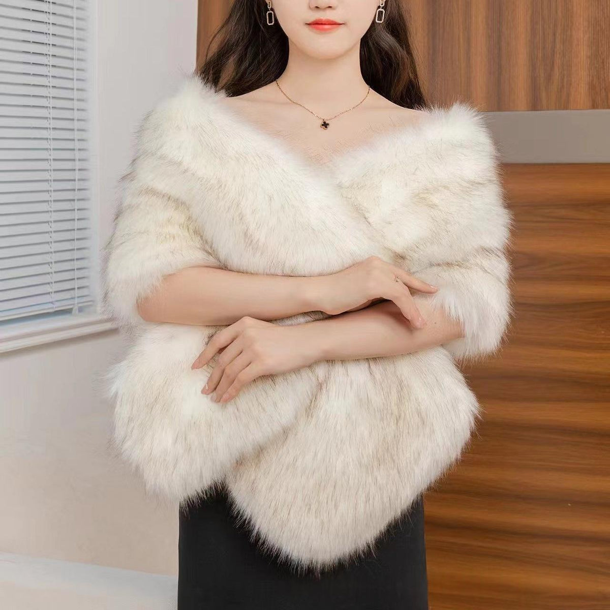 Women's Versatile Plush Cape Lightweight Luxury Cloak